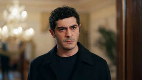 Mahir descubre que su abuela Afet falsificó la carta de Mehmet y arruina su noche de pasión con Canfeza